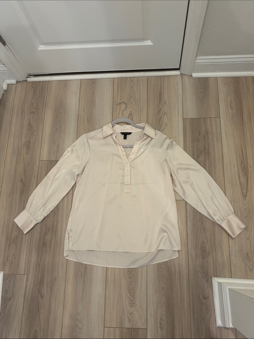 Banana Republic Cream Satin V-Neck Tunic Blouse